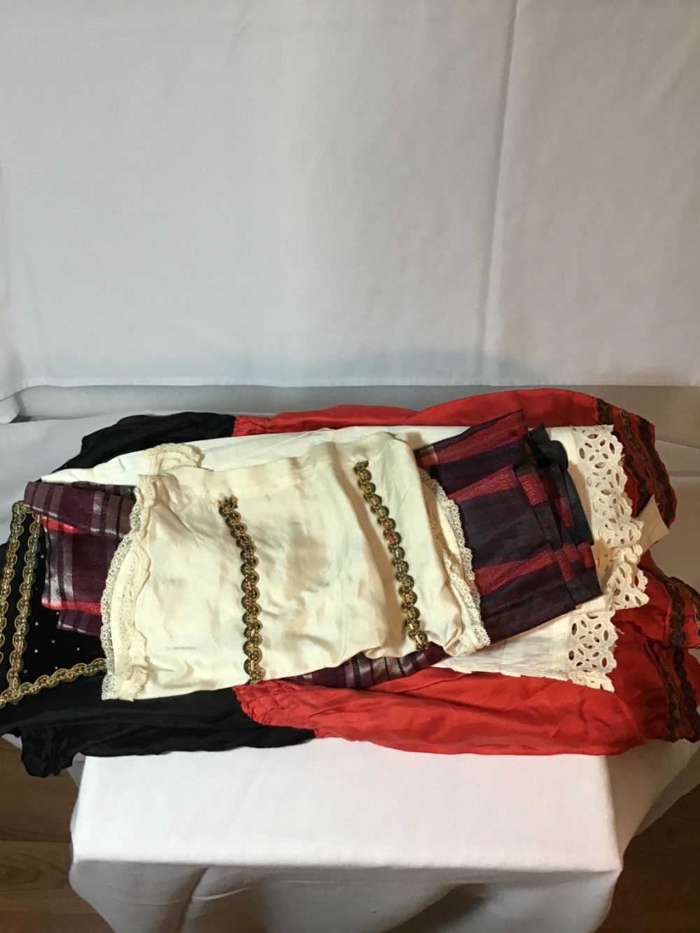 Lot 162: Childâ€™s dance outfit