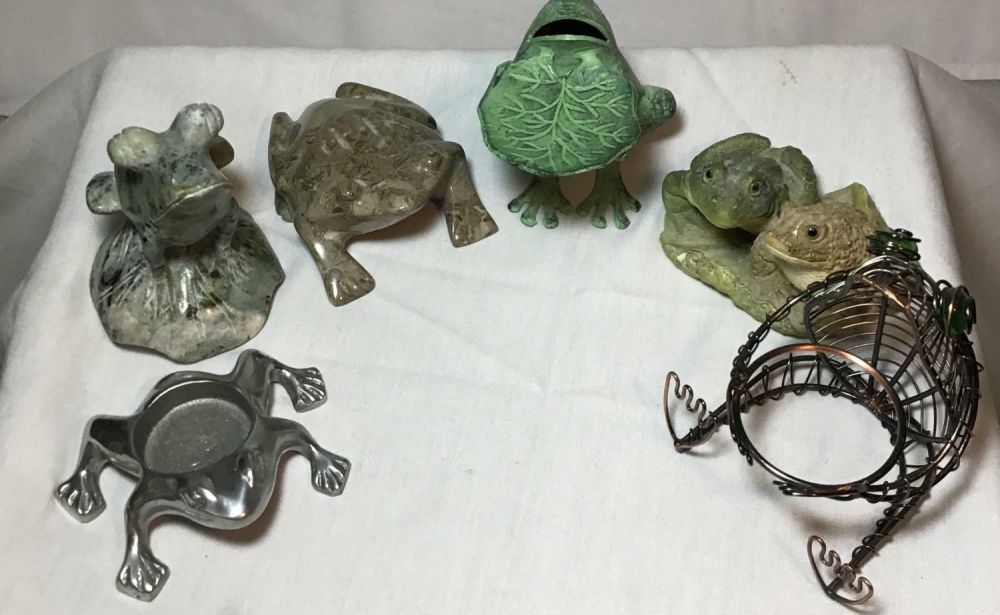 Lot 168: Frog collection