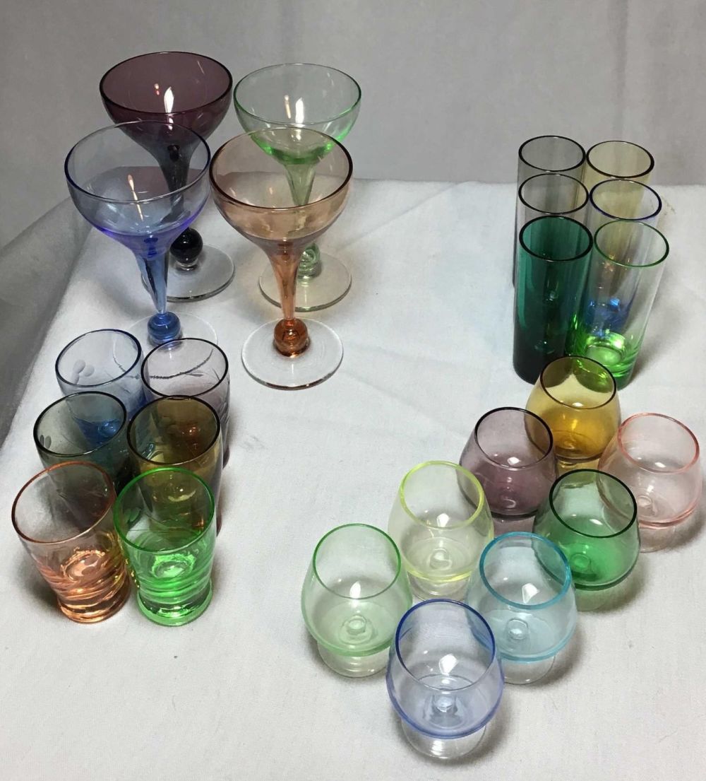 Lot 171: Variety of multicolor glasses
