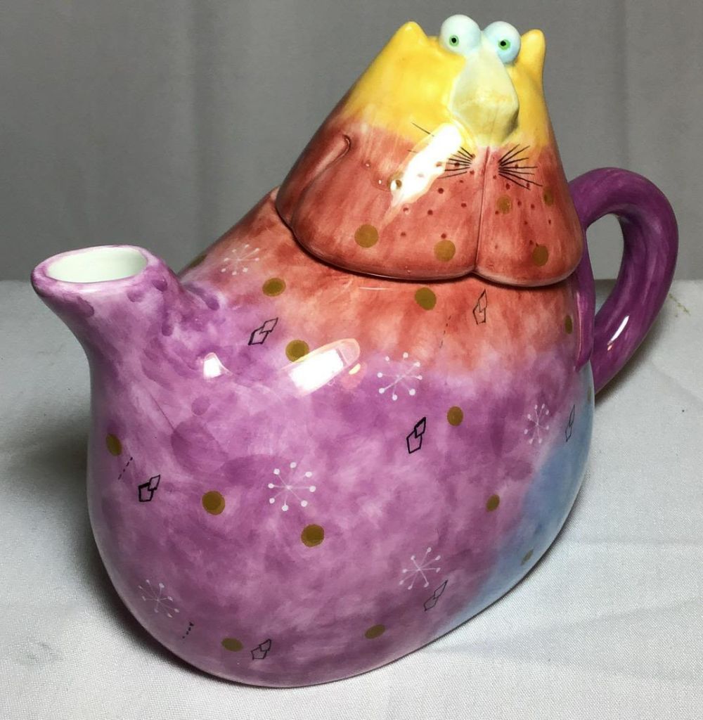 Lot 176: Ceramic cartoon cat tea pot 7 inches tall by 9 inches