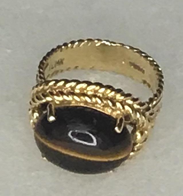 Lot 150: Tigers Eye 14kt Gold Ring Ring size 5.5