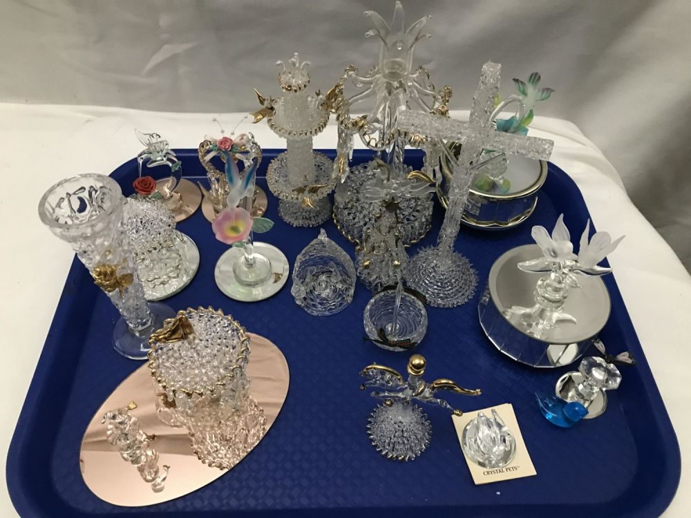 Lot 190: Delicate Art Glass .