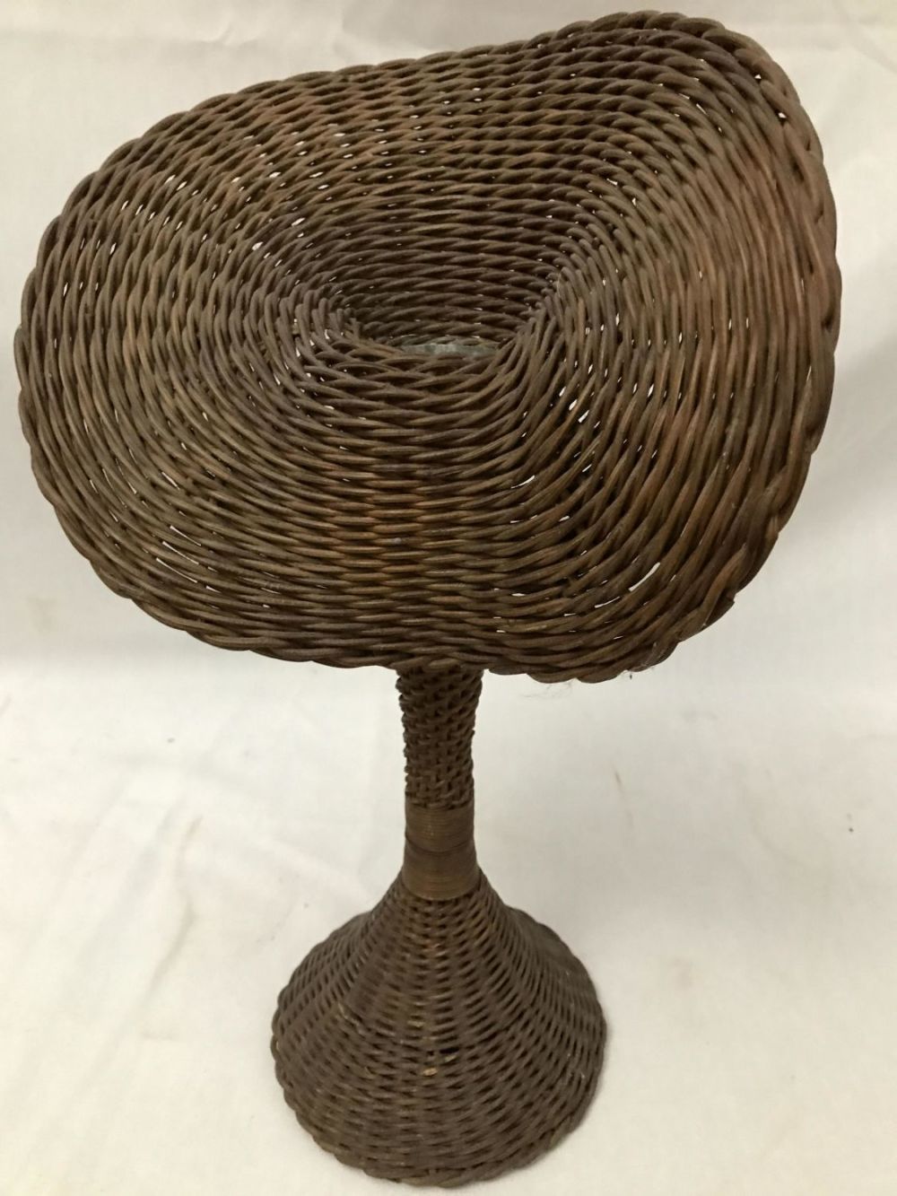 Lot 195: Victorian Woven  Jack & The Pulpit  14.5in tall