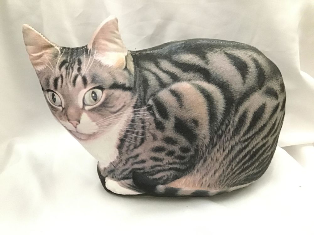 Lot 232: The Toy Works Cat Doorstopper Measures 12 inches long