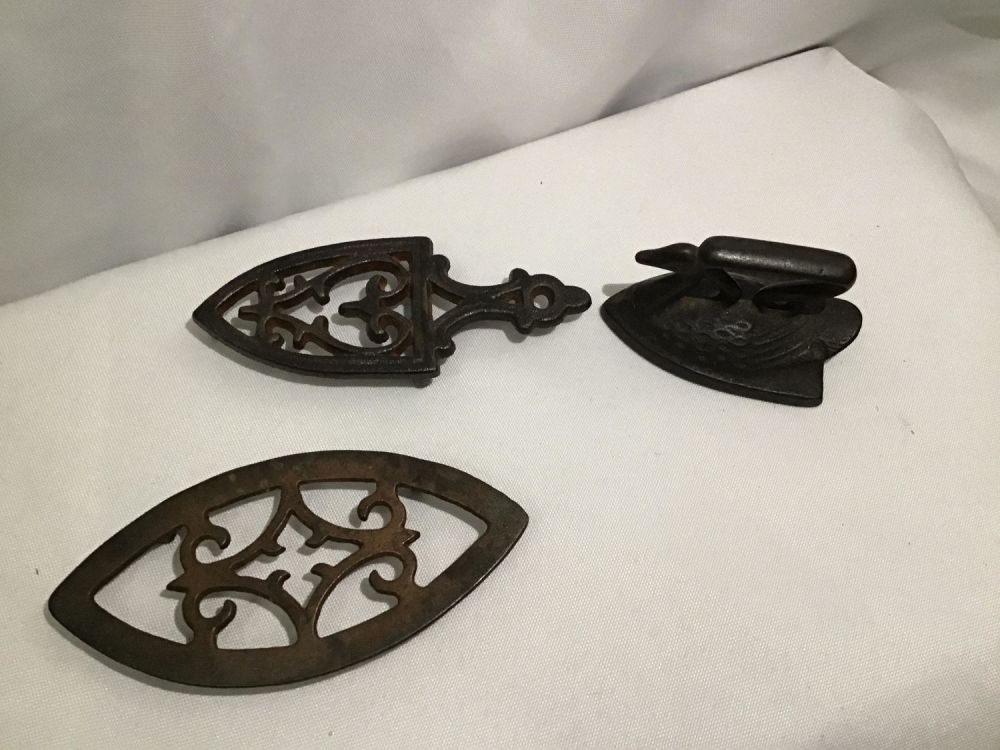 Lot 257: Swan Kitchen Irons Largest piece measures 4.5 inches