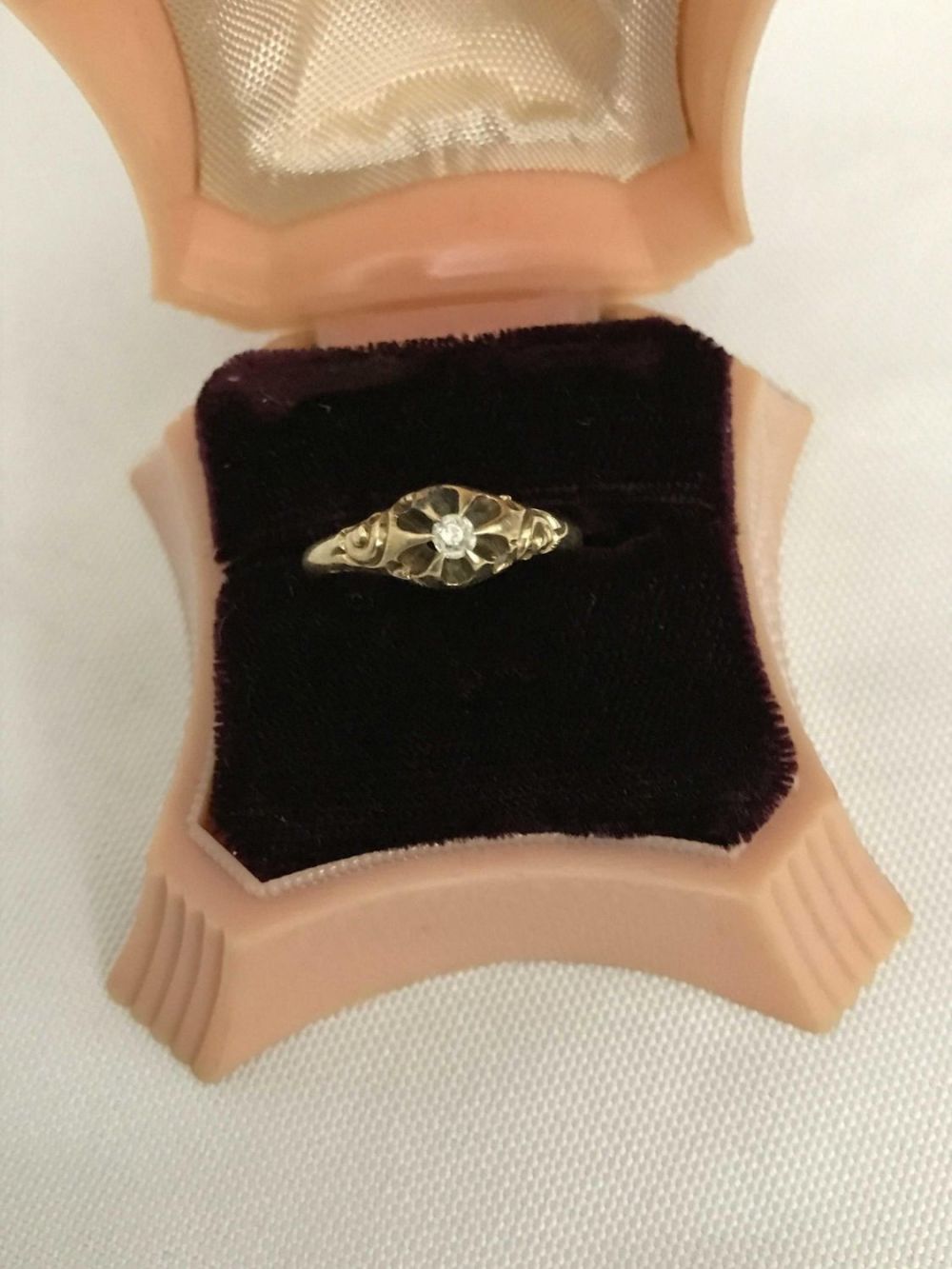 Lot 224: 10kt Gold w/ Diamonds Solitare Ring Box not included