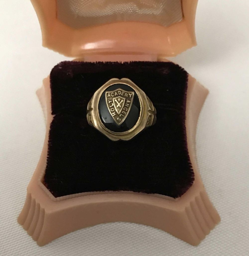 Lot 225: Holy Angels Academy Class of 1945 Ring 10 kt
