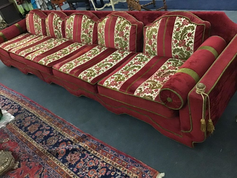 Lot 157: Designer  Sectional 5 Cushion Couch Measures