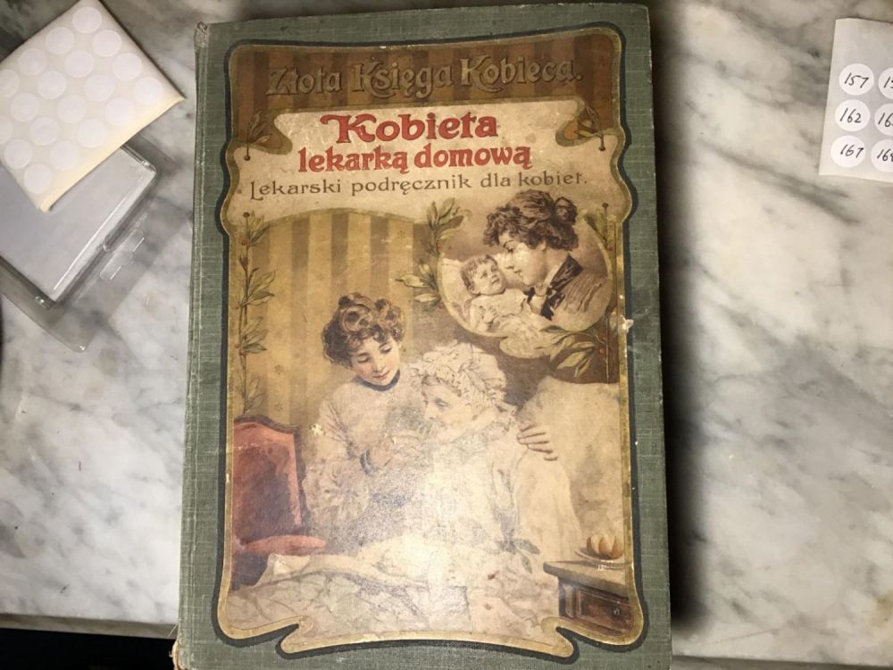 Lot 235: 1908 Kobieta lekarka domowa .