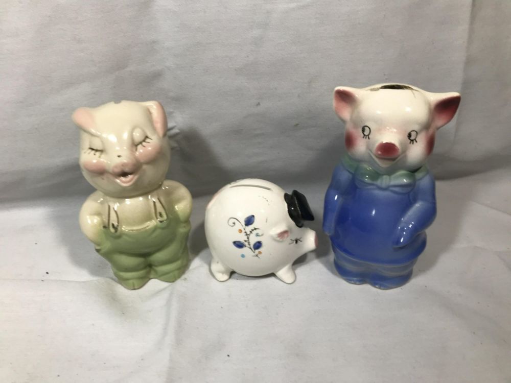 Lot 280: Vintage Piggybanks (3) .