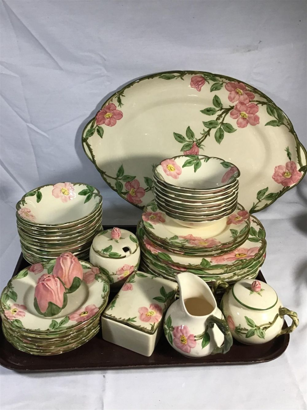 Lot 185: Hand Franciscan ware dish set, Eight piece set .