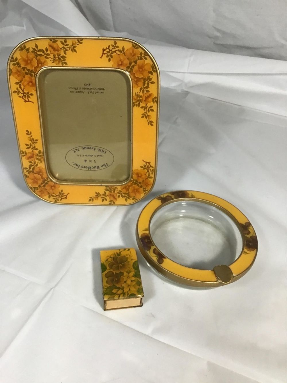 Lot 190: Vintage vanity set .