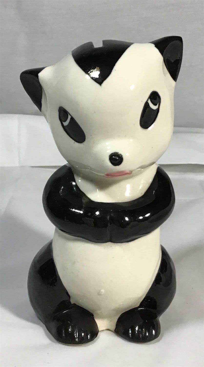 Lot 193: Vintage perishable skunk bank .