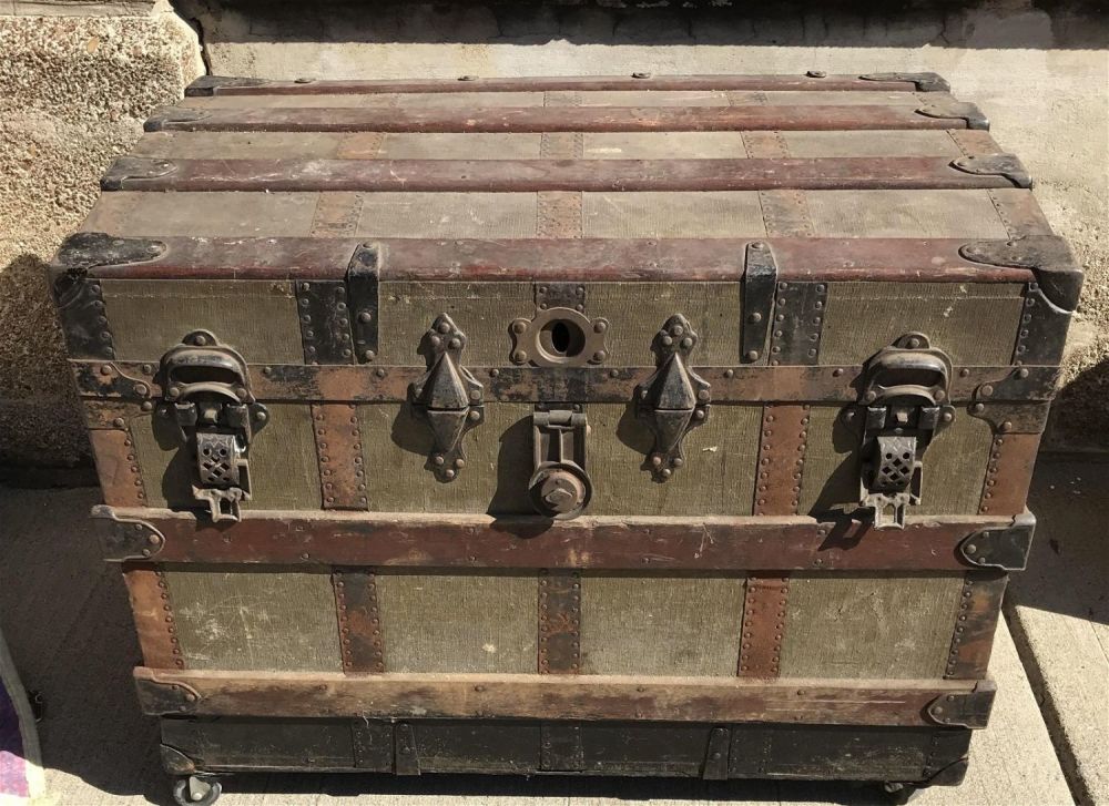 Lot 251: Vintage Shipping Trunk Measures 25x32x21
