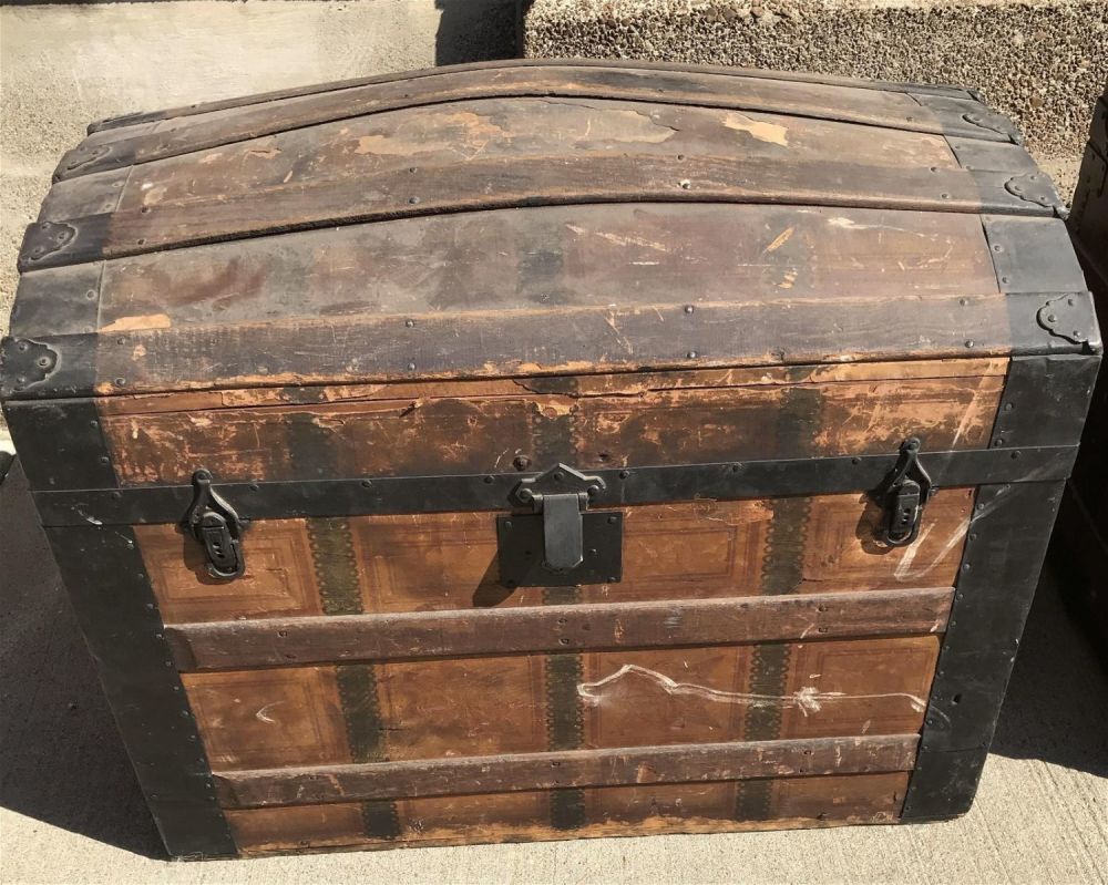 Lot 255: Vintage Dome-Top Trunk Measures 28x31x20