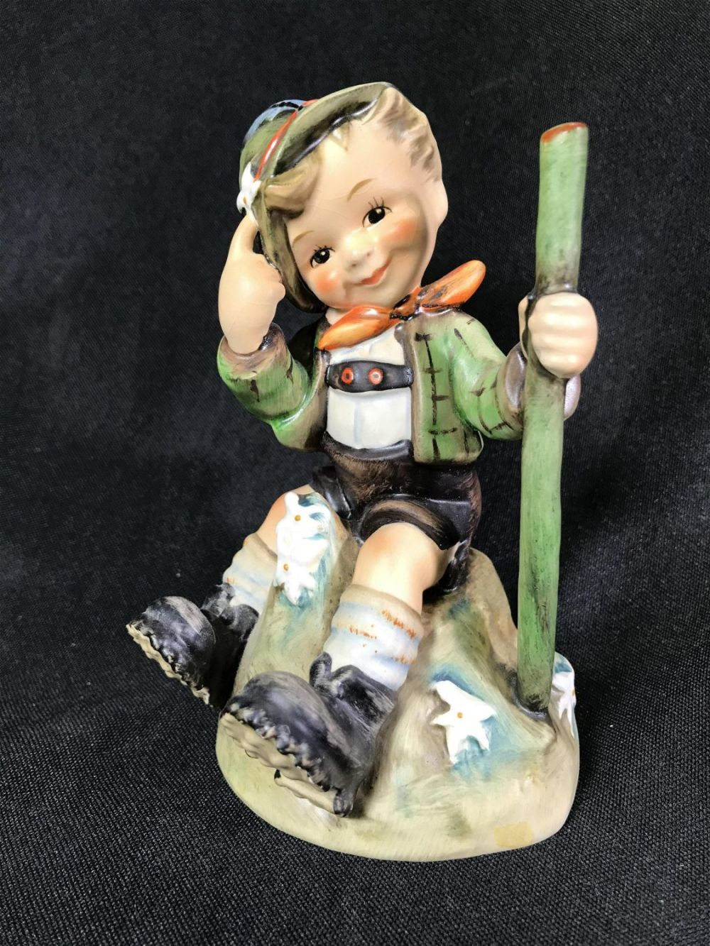 Lot 140: Mountaineer Hummel Figurine 315 .