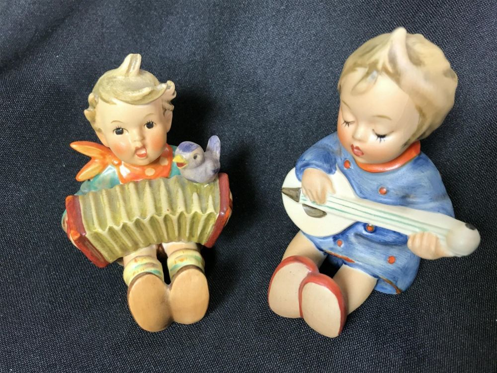 Lot 146: Letâ€™s Sing & Joyful Goebel Hummels .
