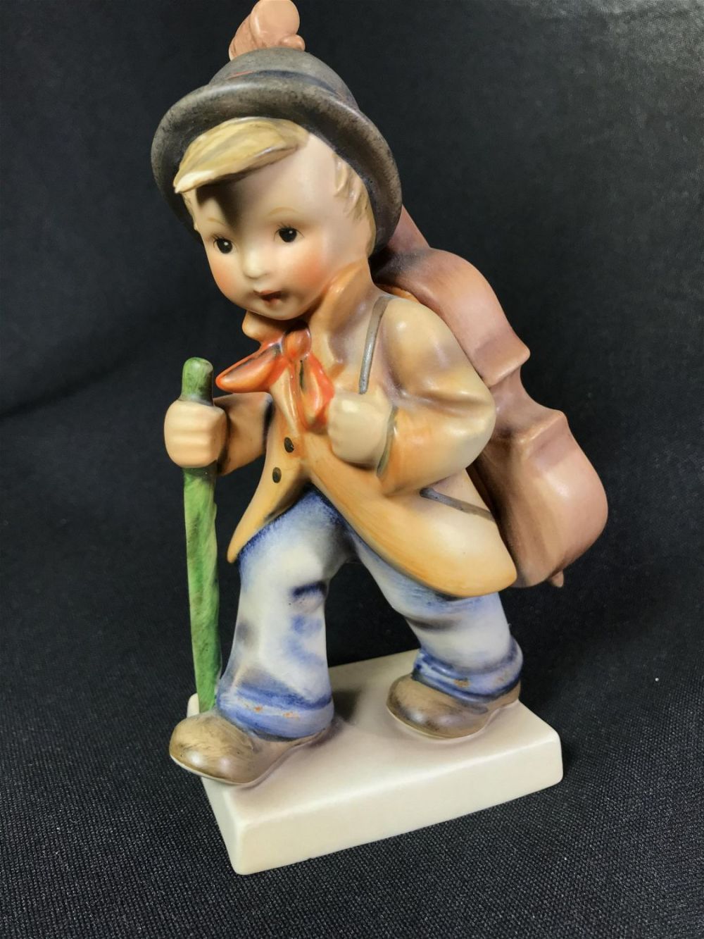 Lot 148: Little Cellist Hummel Figurine Goebel Hummel 89/1