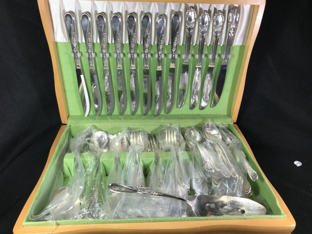 Lot 194: Rogers & Sons Flatware Set in case .
