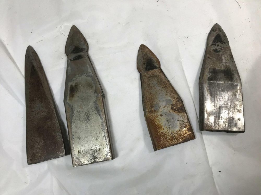 Lot 153: UNIQUE Tobacco Needles (4) Largest measures 6.5 inches