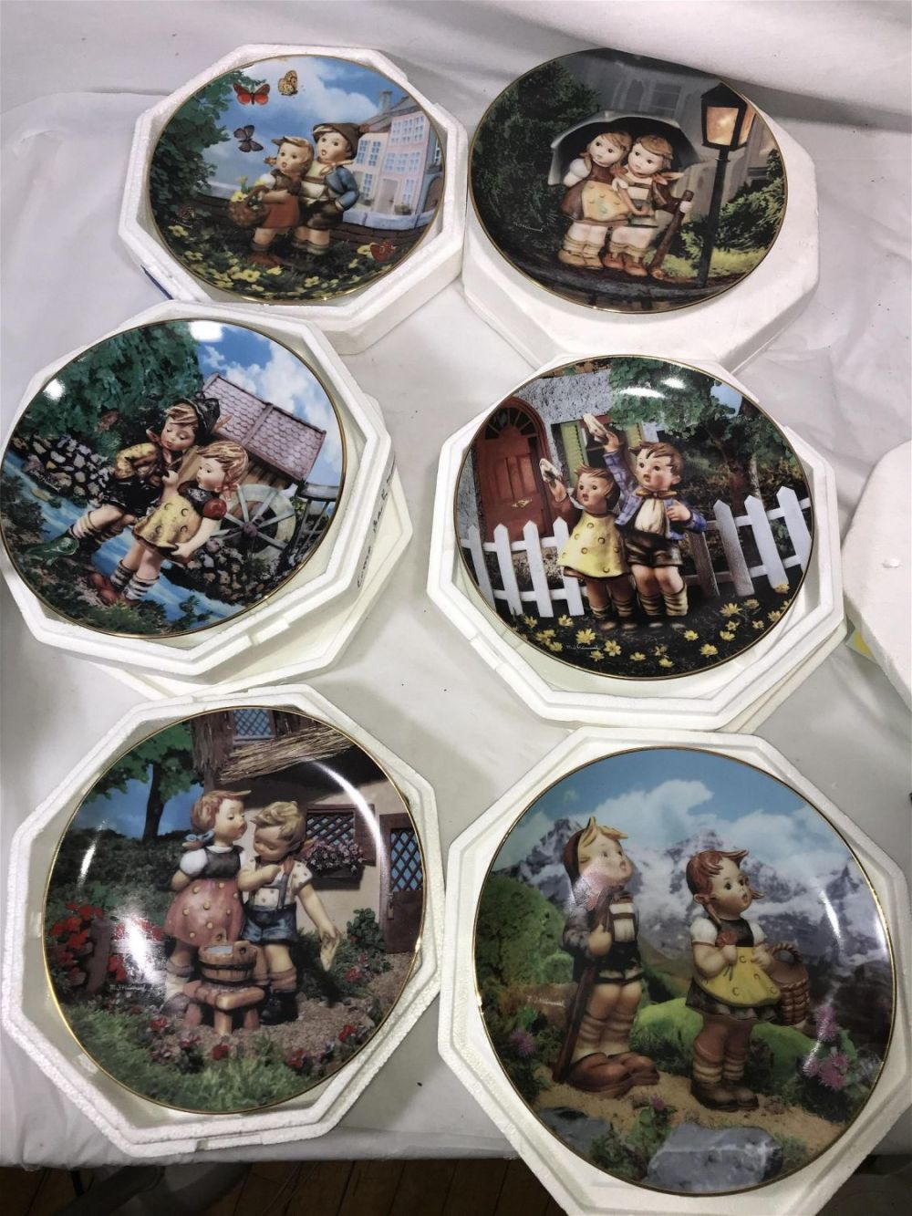Lot 157: Hummel Plate Collection Surprise, Little Companions, Hello Down There, Come Back Soon, Squeaky Clean