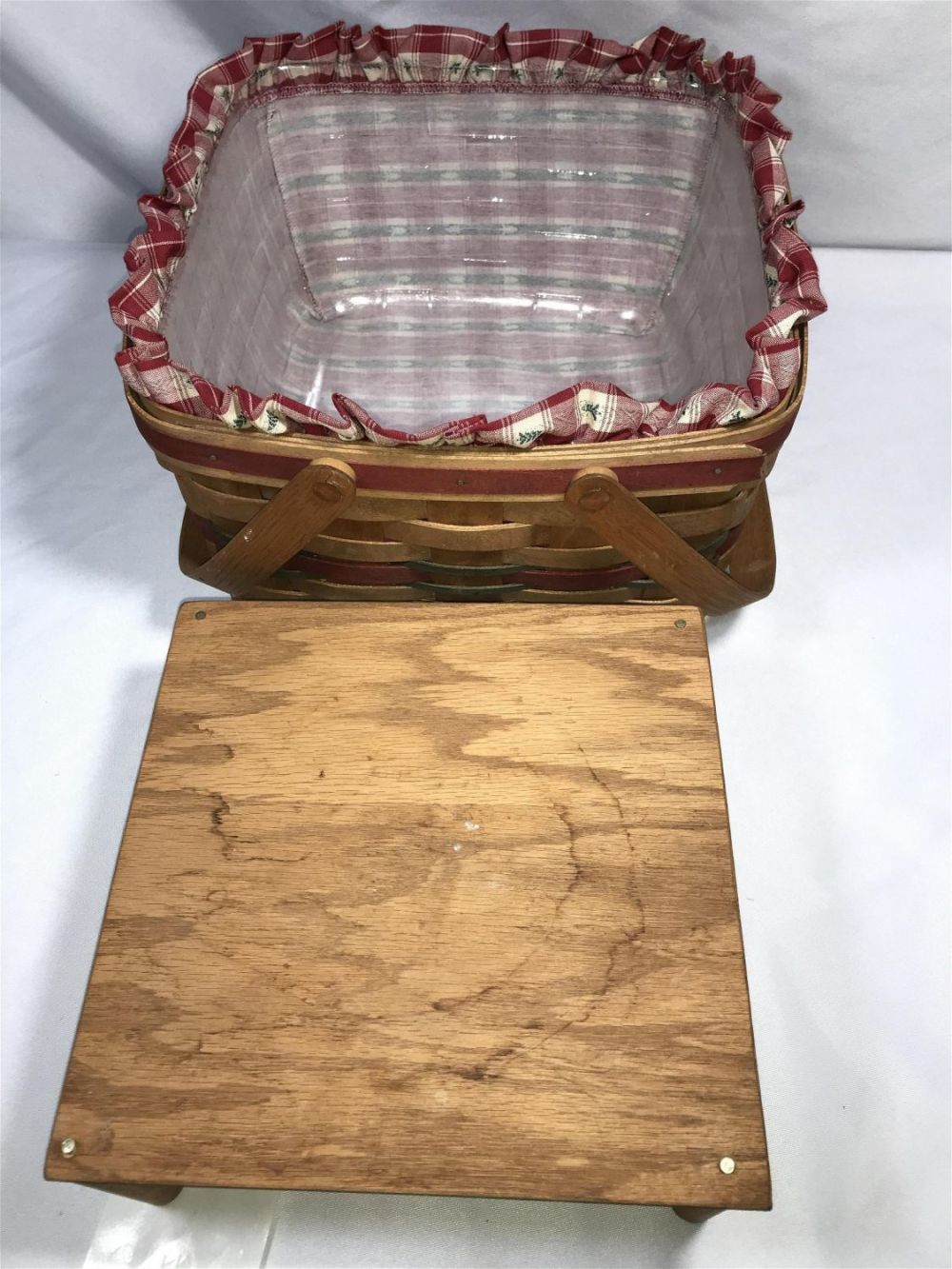 Lot 184: Gerald E Henn Workshop Basket With mini table insert Measures 12 inches square