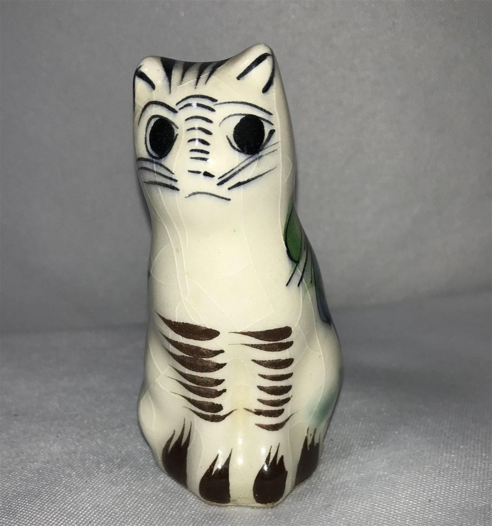 Lot 231: Porcelain Kitty Measures 3.5 inches tall