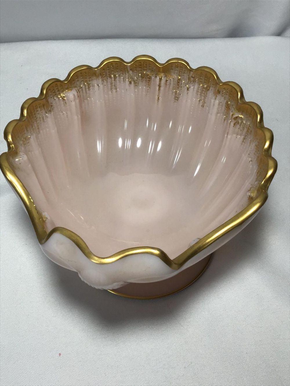 Lot 167: Art Glass Shell Candy Dish Measures 4.5 inches tall by 7 inches long