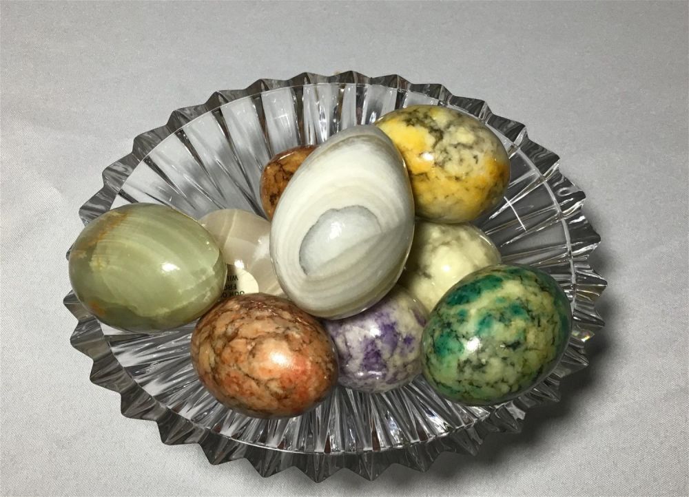 Lot 175: Genuine Imports Onyx Eggs Made in Mexico 10 eggs