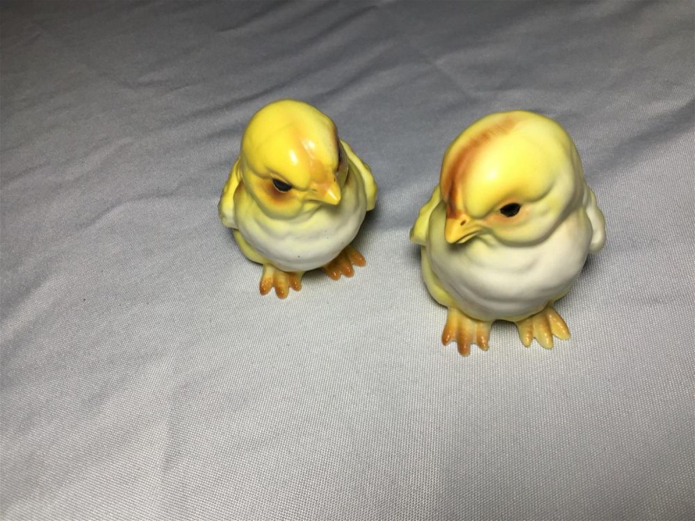 Lot 177: 2 Chicks, Lefton Early 1950â€™s .