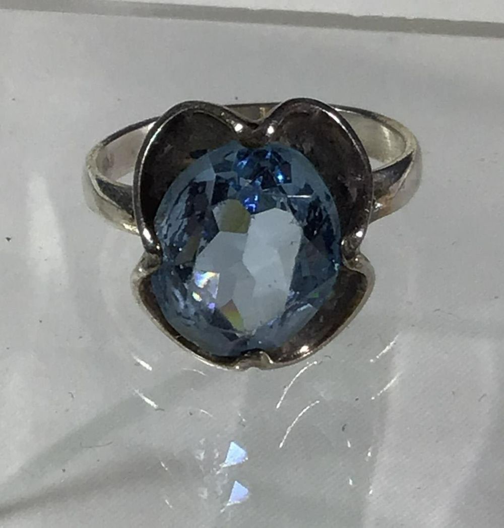 Lot 156: Aquamarine & Sterling Ring Ring size 6