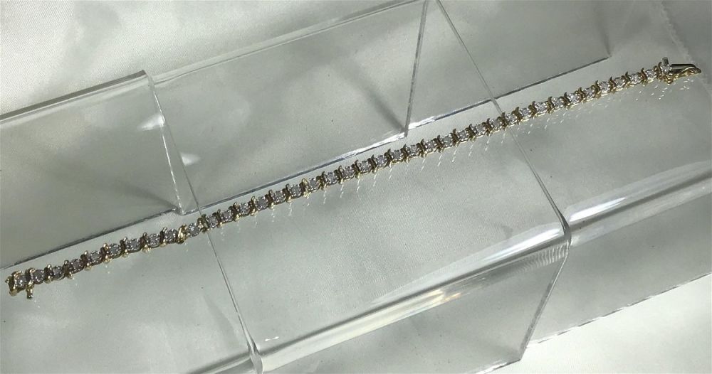 Lot 160: 10K Yellow Gold & Diamonds Tennis Bracelet Measures 7 inches long
