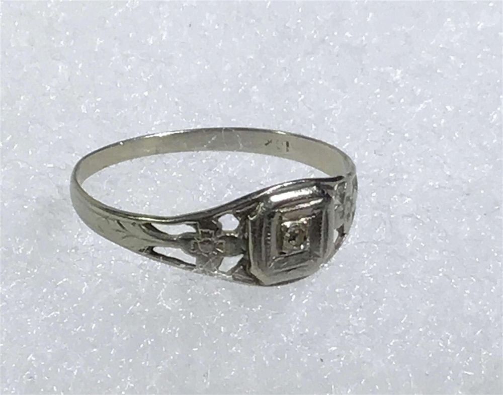 Lot 163: Vintage Child's Ring Ring size 3