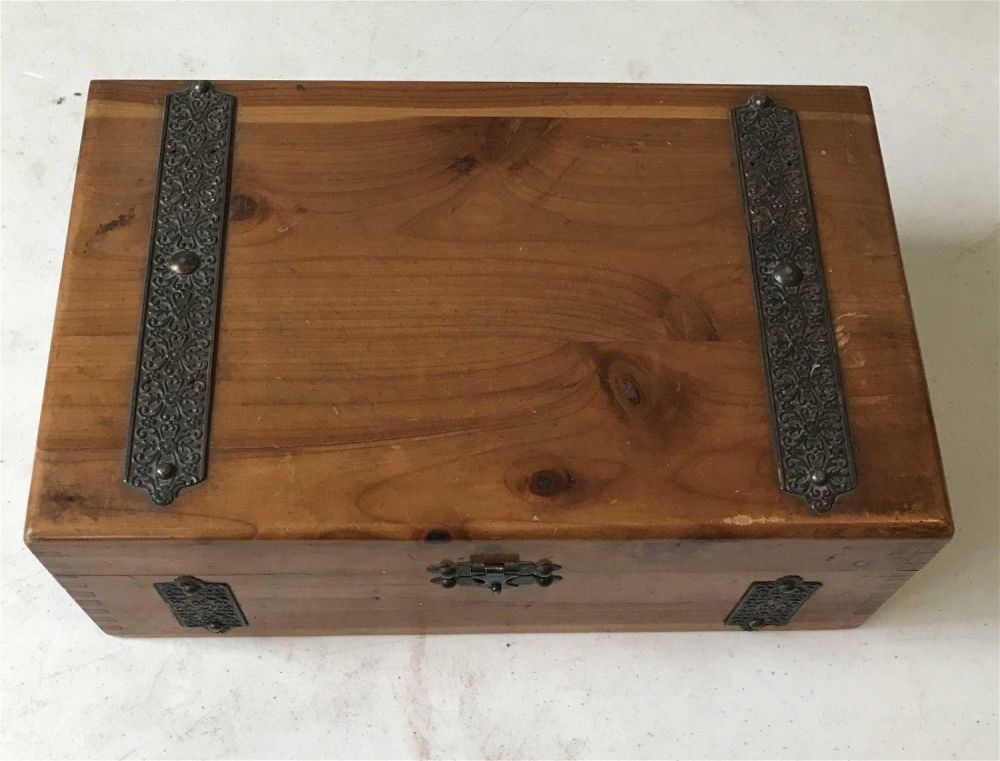 Lot 170: Vintage McGraw box co decorated box measures to be 12 inches long by 8 inches wide by 4 inches tall