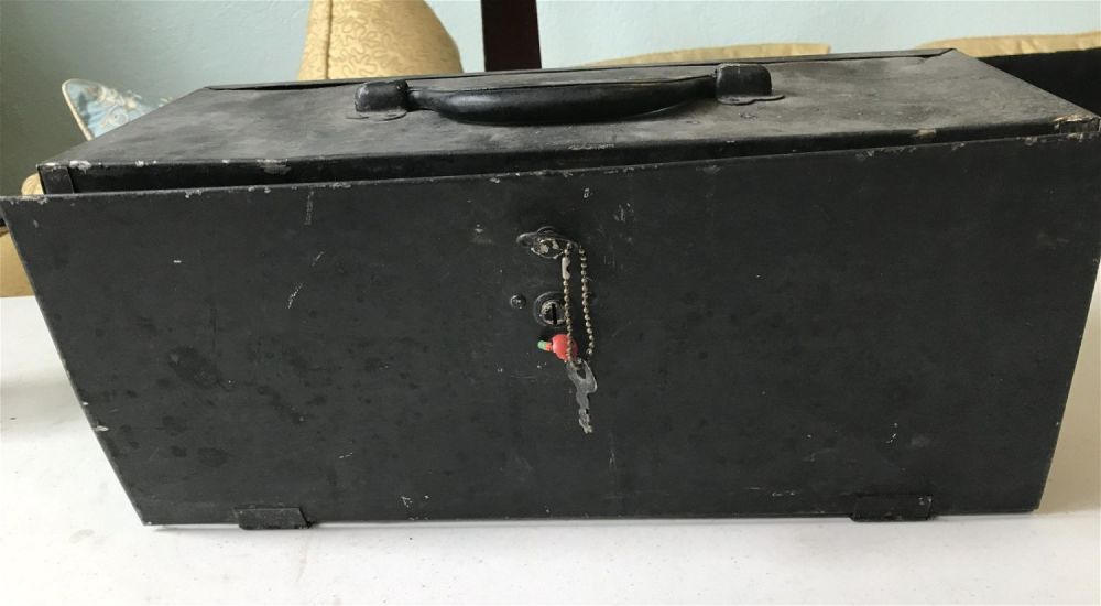 Lot 173: Vintage Metal Tackle Box measures to be 16 inches x 6 1/2 inches x 7 inches