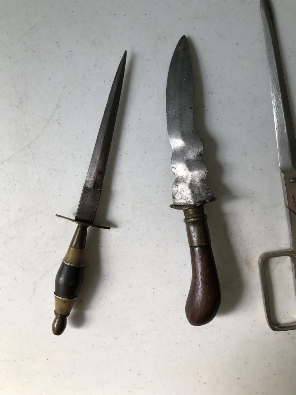 Lot 182: Vintage knife collection consisting of 5 pieces  of unique looking knives