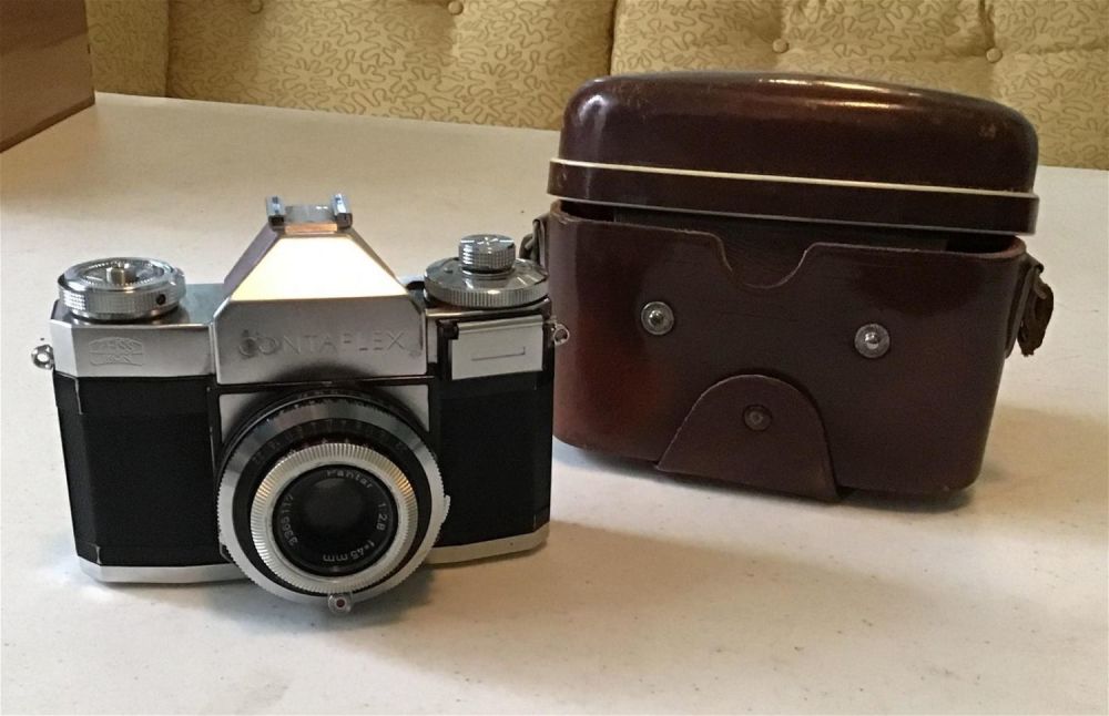 Lot 164: Vintage Zeiss Contaflex 14.55 mm Camera .