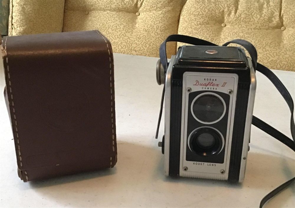 Lot 170: Vintage Kodak Dualflex II Camera .