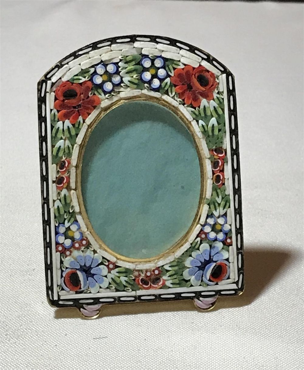 Lot 174: Vintage Mini Mosaic-style Picture Frame Measures to be 2 1/4 inches across and 3 inches tall