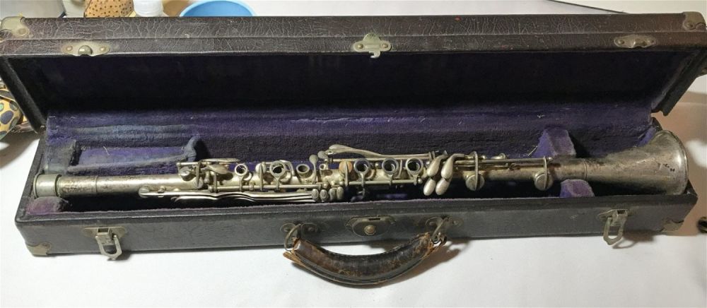 Lot 191: Vintage Cavalier Elkhart instrument in original case. Case Measures to be 24 inches long 4 1/4 inch