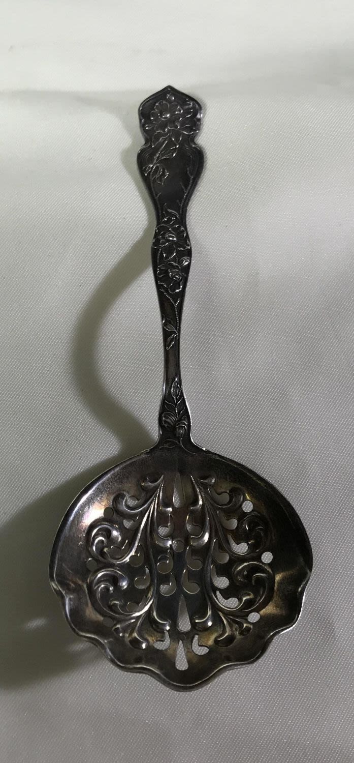 Lot 155: Vintage Fancy Sterling Spoon Measures 5 inches