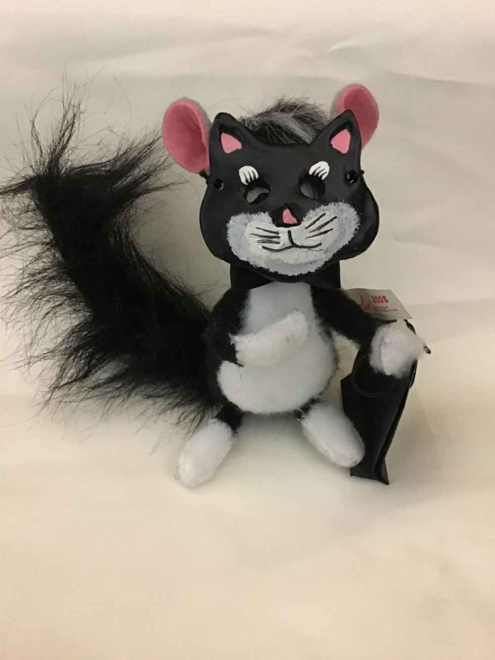 Lot 169: Annalee 2005 Mouse in Cat Mask Measures 6 inches tall