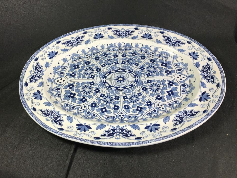 Lot 190: Tunstall Platter 1872-76 Measures approximately 18x14 inches