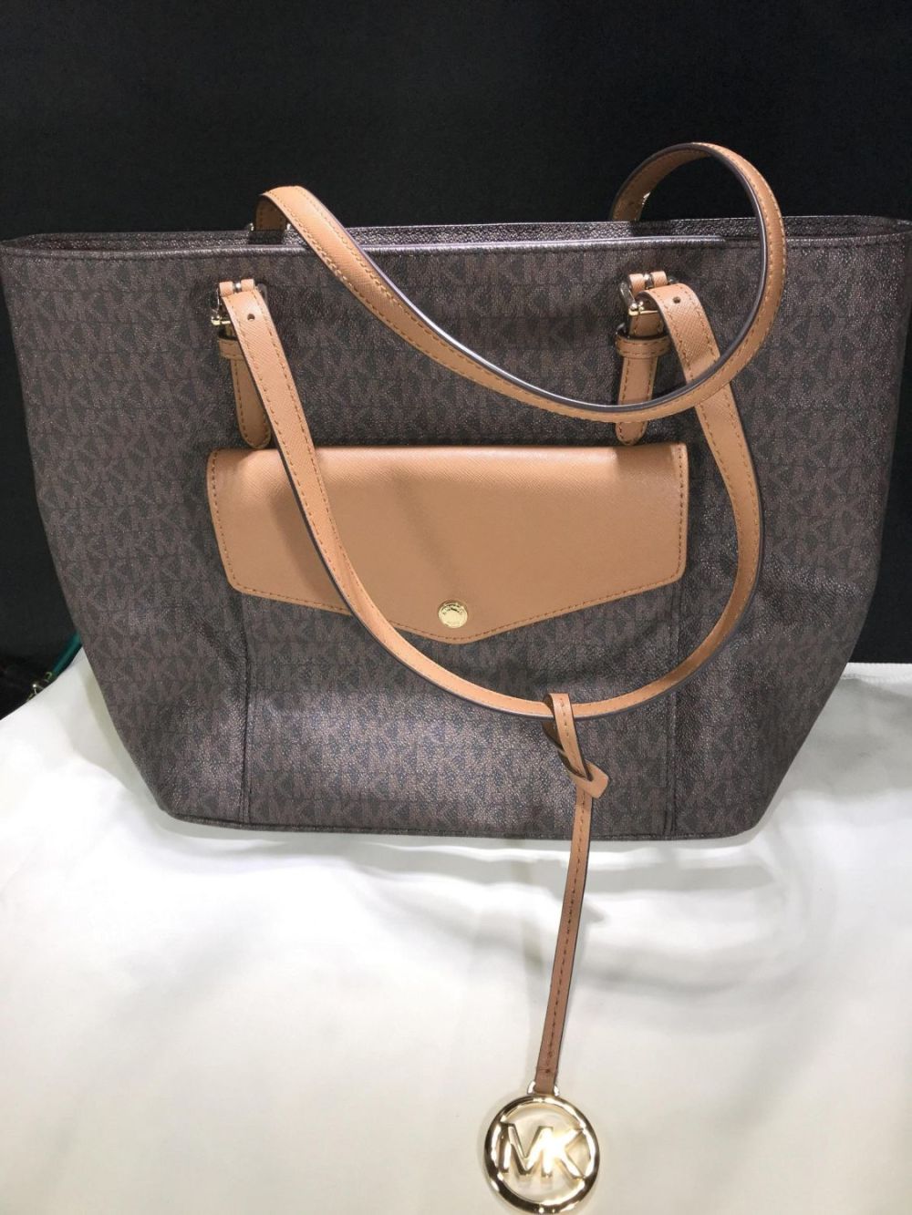 Lot 166: Michael Kors New with Tag Jet Set Item Lg Pkt Mf Tote Purse Brown/ Acorn