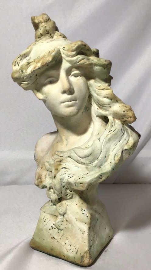 Lot 184: Vintage Velleda Bust H 13 x L 7 x D 6 .