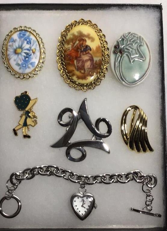 Lot 202: Vintage Costume Jewelry .