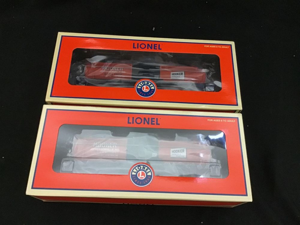 Lot 184: Lionel O Scale Hooker Chemical Three Dome Tank Car 6-29618 Lot of 2