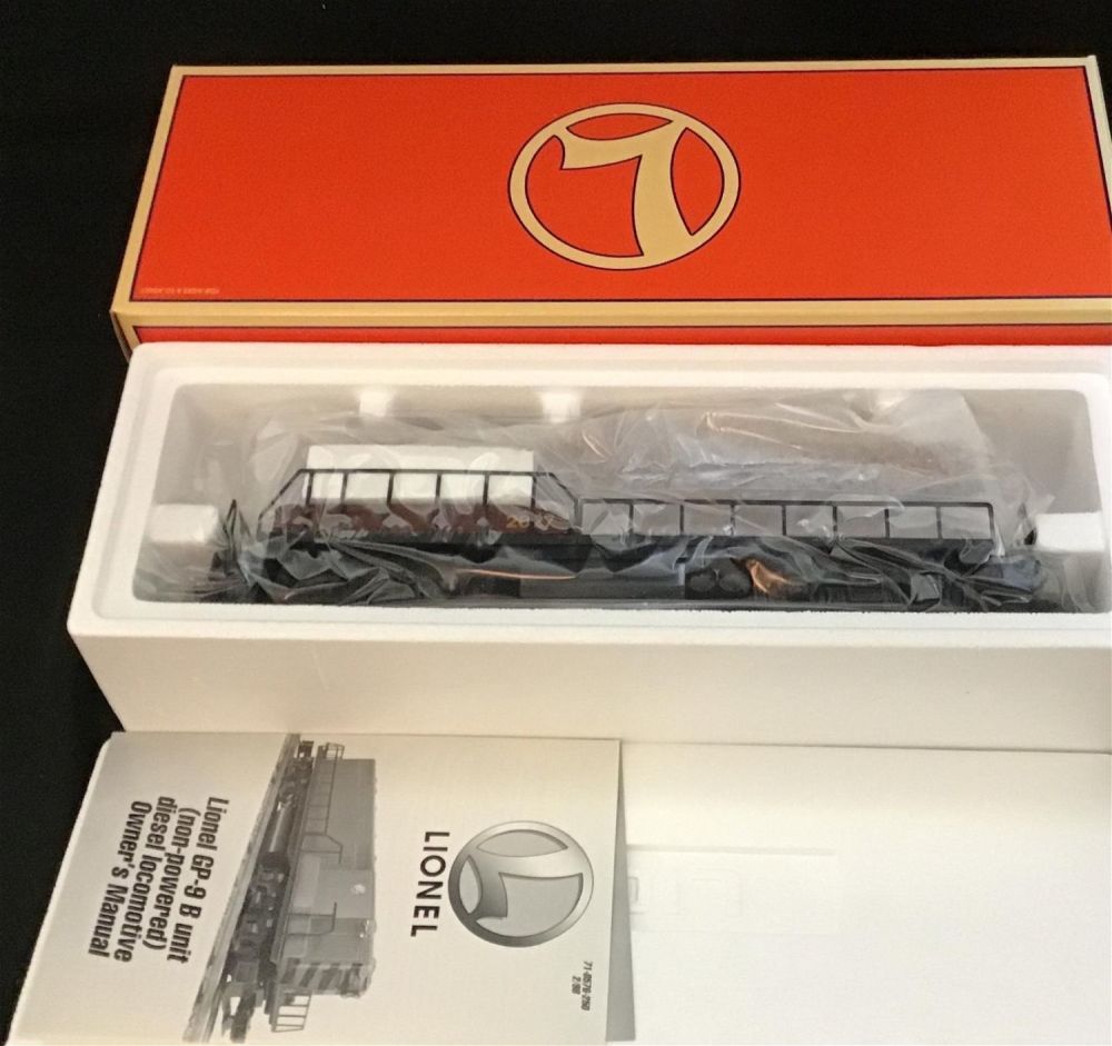 Lot 208: Lionel O Scale Pennsylvania GP-9 Locomotive Non Powered B-Unit 6-18580