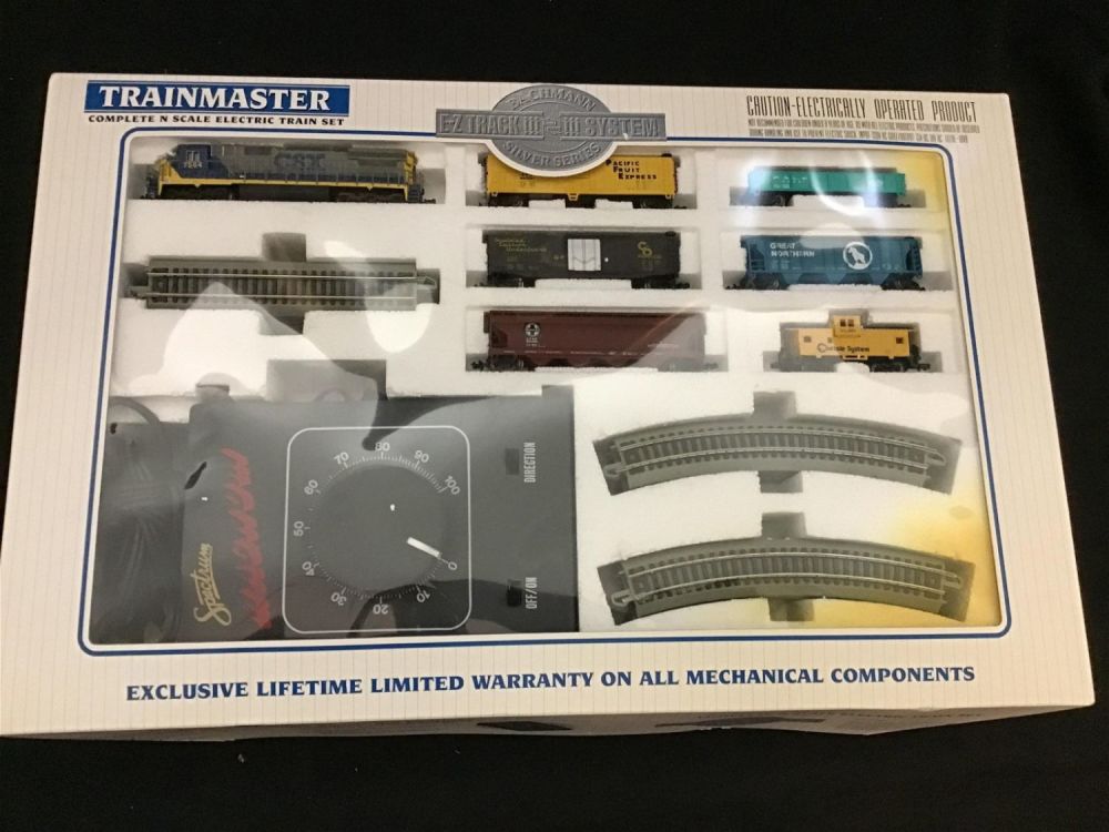 Lot 225: Trainmaster complete N electric train set number 24103 CSX