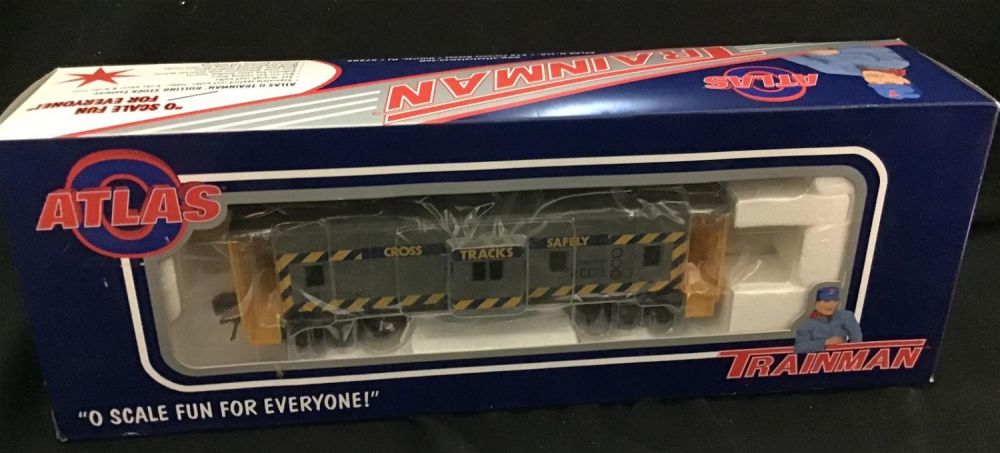 Lot 241: Atlas 0 Trainman Bay Window Caboose 0726-1 CSX 16457 3 Rail O Scale